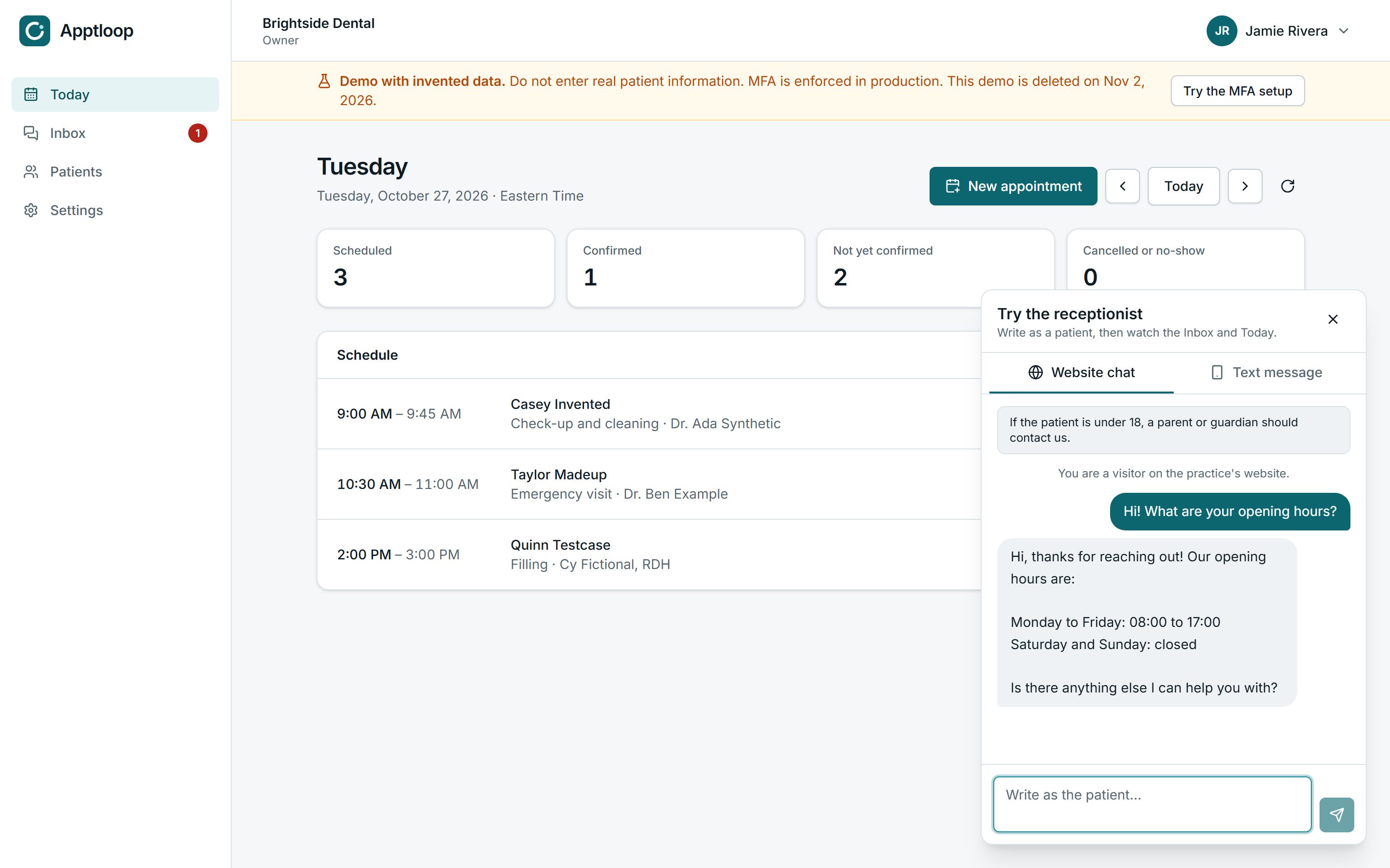 The website chat in the demo: a visitor asks for the opening hours and the assistant answers Monday to Friday, 8:00 to 17:00, closed at weekends, from the practice's settings.